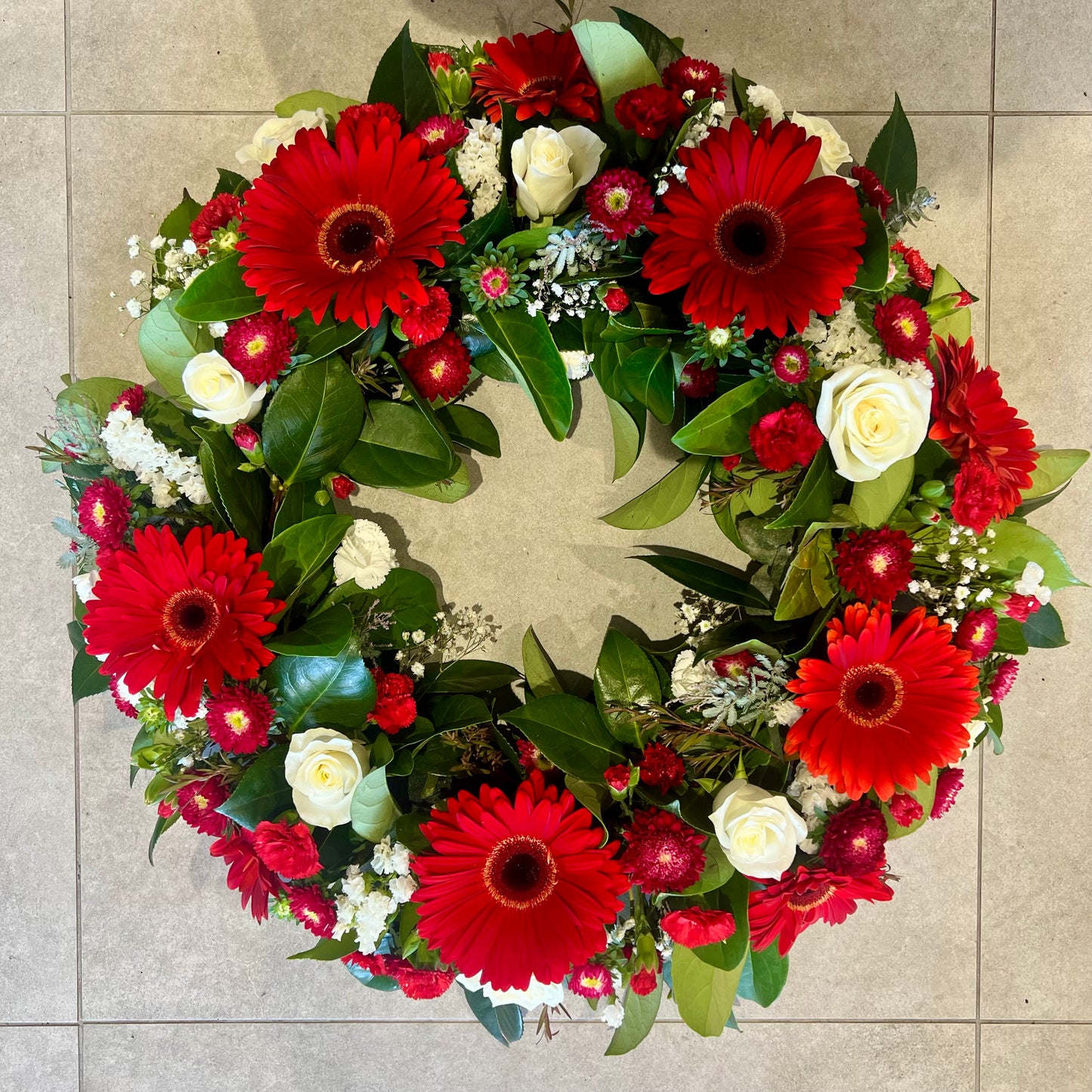 Red/White Wreath